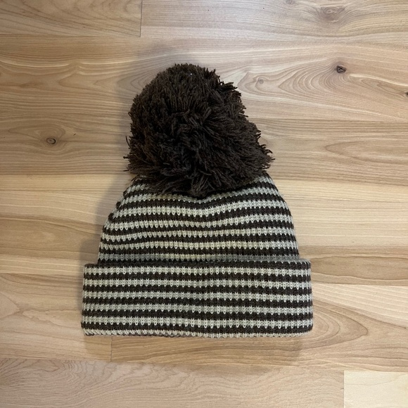 Norla Pom hat NWOT - Picture 1 of 3